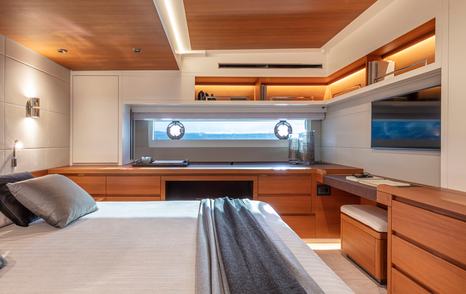 Pardo-E60-owner-cabin