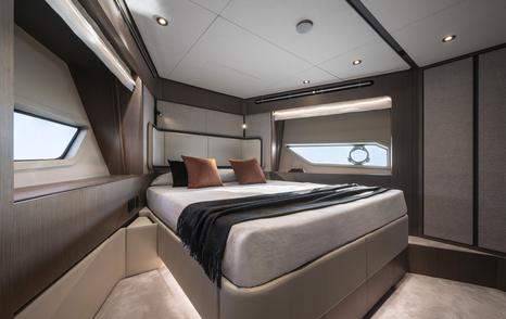 Ferretti 720 VIP cabin with double bed 