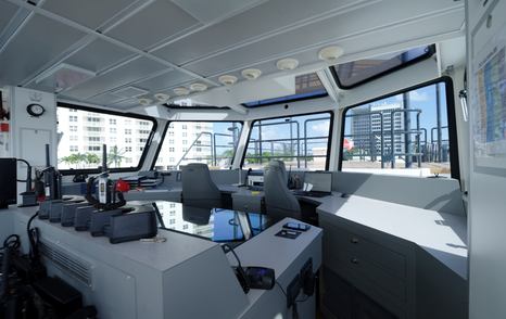 Damen-YS5009-motor-yacht-Axis-bridge-workspace