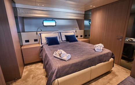 Motor yacht Estia's guest cabin