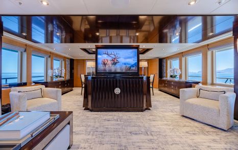 Superyacht Rochade main saloon pop up TV