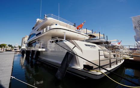 Gulf-Craft-Majesty-140-Review-aft