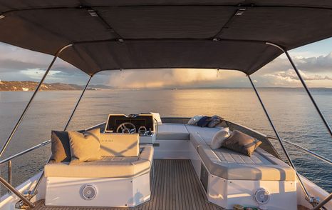 Pardo-E60-flybridge-toward-helm