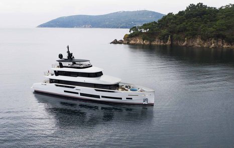 Sirena 118 Ikigai exterior profile showing bridge deck and superstructure