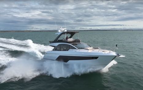 fairline-squadron-58-running