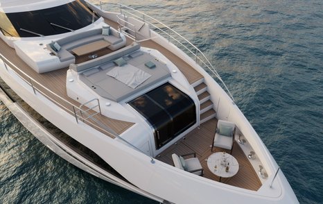 Sunseeker 100 Yacht foredeck 