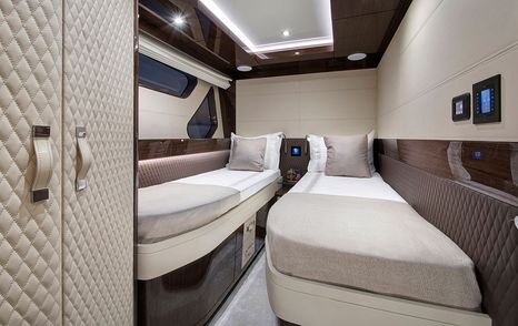 Lazzara-LSX67-Review-twin-cabin