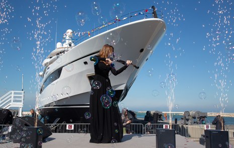 motor yacht DRAGON launch