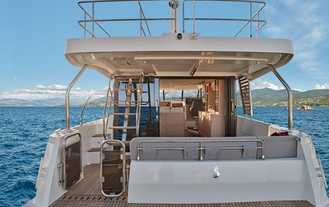 Beneteau Swift Trawler 48 decks