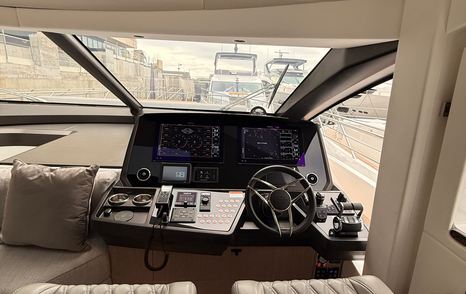Sunseeker-75-Sport-Yacht-Review-lower-helm