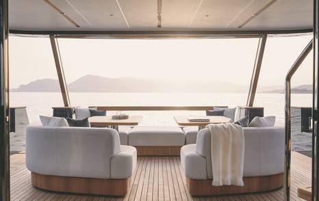 Motor yacht Palmax aft deck alfresco dining