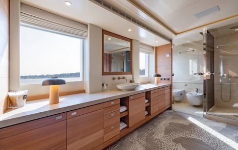 Superyacht Bijin master cabin ensuite