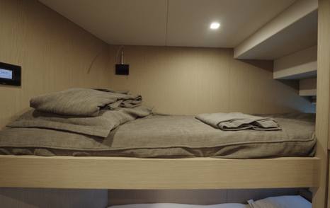 AB-100-Review-crew-bunk