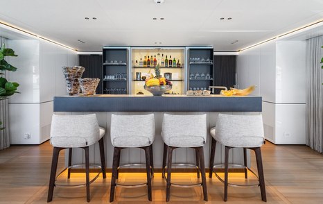 Superyacht Contigo main saloon bar area