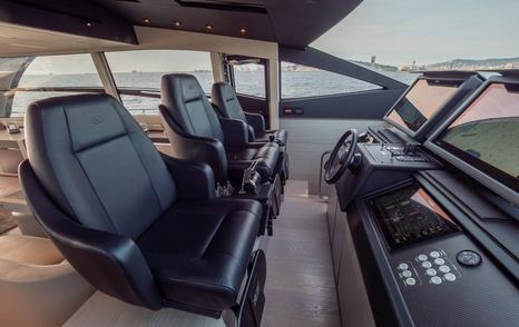 motor yacht Survivor helm station with multiple seating