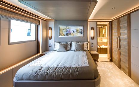 Gulf Craft Majesty 140 guest cabin