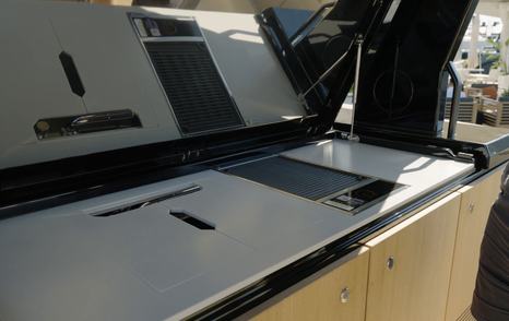 Pardo-43-Review-cockpit-galley-worktop-with-sink-and-grill-under-lid