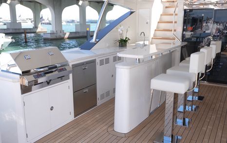 Ocean-Alexande-37L-Review-bridge-deck-aft-bar