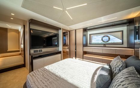 Sunseeker 90 Ocean Owners cabin