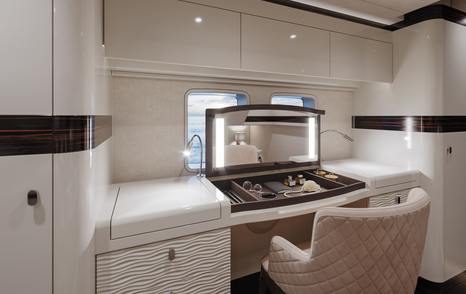 zeelander-5-review-owner-cabin-vanity-dressing-table