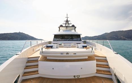 Azimut motor yacht Tanelorn foredeck lounge 