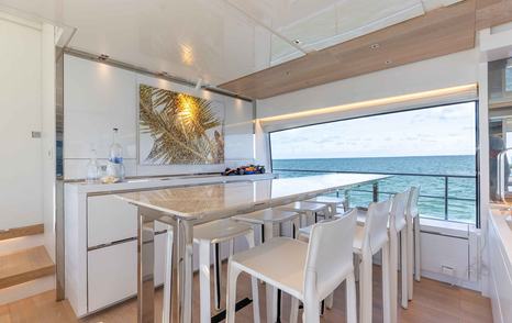 Motor Yacht Sasa salon dining area