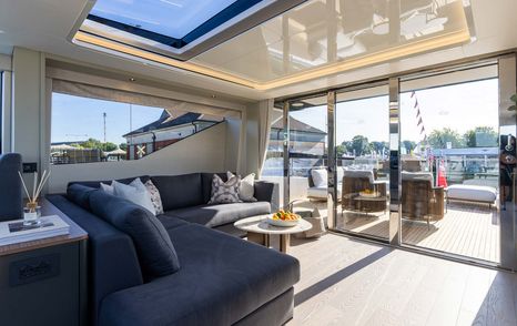 Sunseeker-Ocean-156-enclosed-flybridge-view-aft