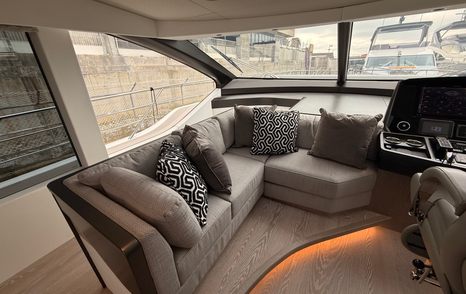 Sunseeker-75-Sport-Yacht-Review-saloon-forward-seating