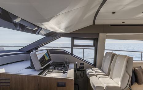 ferretti-580-lower-helm