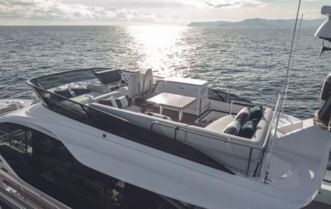 Azimut-S7-sport-bridge