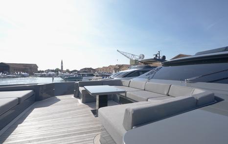AB-100-Review-foredeck