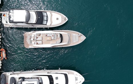 Pardo-E72-Review-overhead-reversing-marina