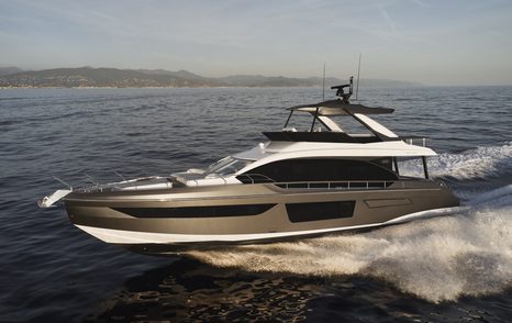 Azimut Fly 68 port side running shot