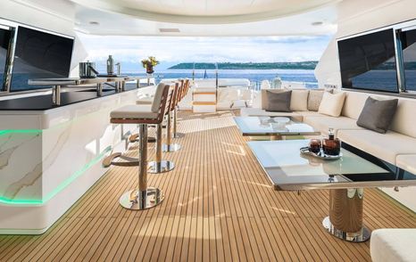 Horizon FD100 Skyline Superyacht shaded upper deck seating and bar area 