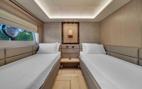 Motor Yacht Aqua Vista twin cabin