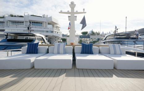 Loose sun loungers on the Sanlorenzo SHE sun deck