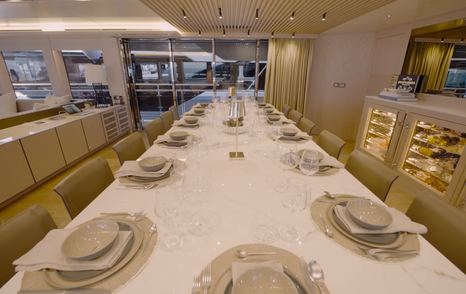 Numarine 40MXP formal dining table with bar and galley access