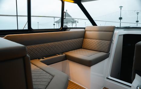 Aquador-400HT-Review-forward-seating