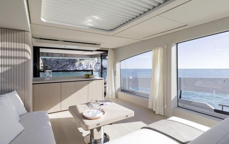 Expansive windows aboard the Seadeck 6 let in ample amounts of light to make the space feel airy