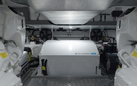 Pearl 73 engine room with Seakeeper stabiliser between the MAN engines