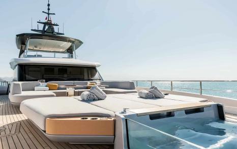 Azimut Grande 36M foredeck sunbathing and infinity pool
