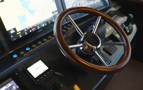 Grand-Banks-GB85-Skylounge-helm-wheel