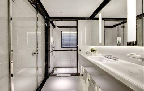 Excellence V master en suite with glass shower
