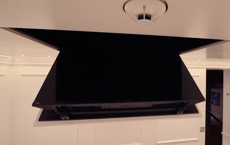 Picchiotti-Gentlemans-24-Review-drop-down-tv