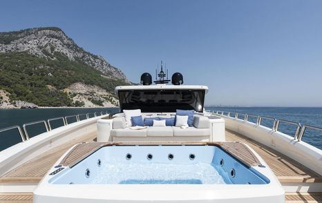 First Lazzara UHV 100 yacht foredeck jacuzzi 