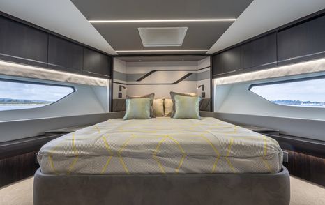 Sunseeker 75 Sports Yacht cabins