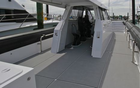 Offset center console on SKORPIOS