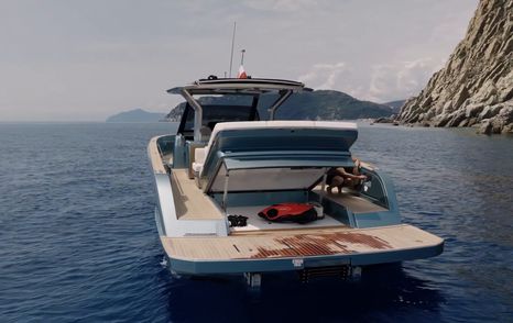 Pardo-43-Review-swim-platform-tender-garage-open