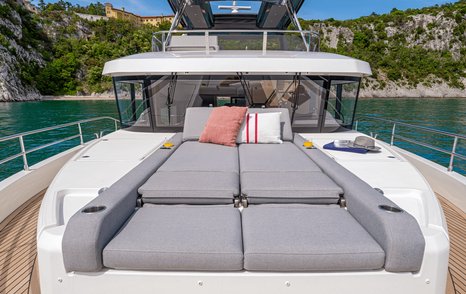 Beneteau Grand Trawler decks