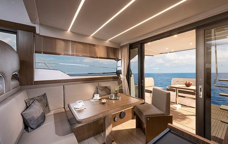 Bavaria-Virtess-420-Fly-saloon